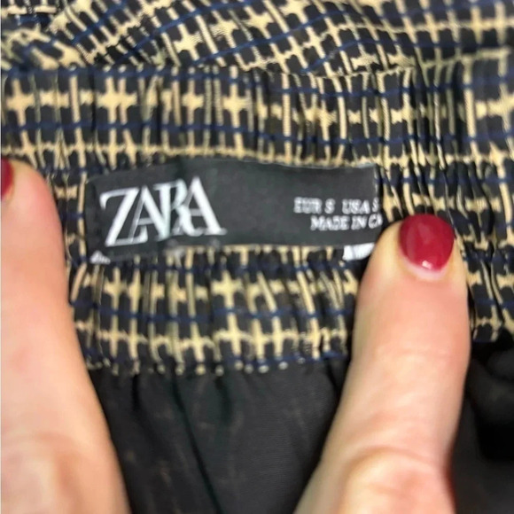 Zara Womens Small black, yellow, and blue geometric print shorts. 100%polyester - Picture 4 of 6